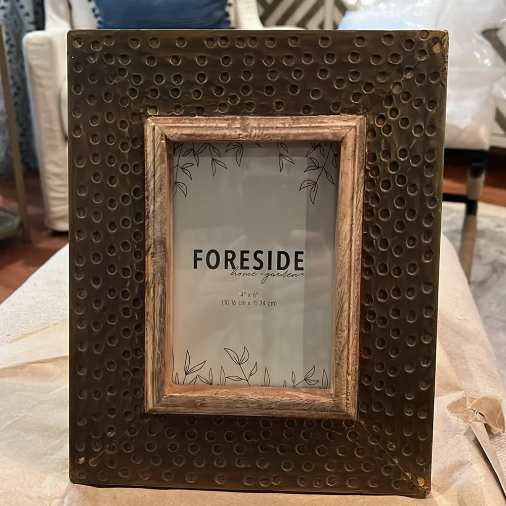 Foreside 4 x 6 Hammered Brass Photo Frame/NWT